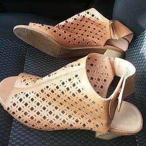 Christian Siriano cognac size 13